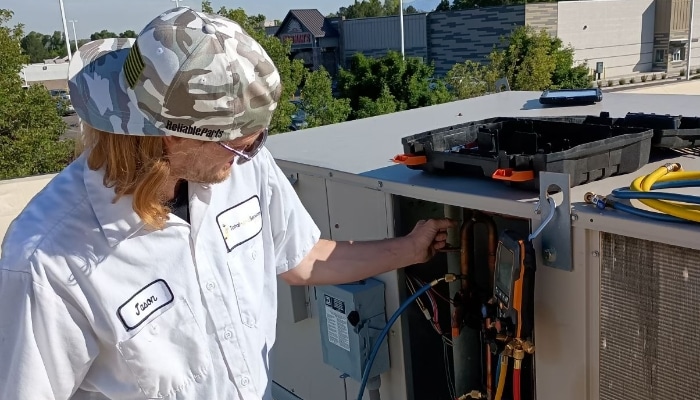 Service Technician Checking Packaged Ac Unit On Commercial Building Service Technician Checking Packaged Ac Unit On Commercial Building